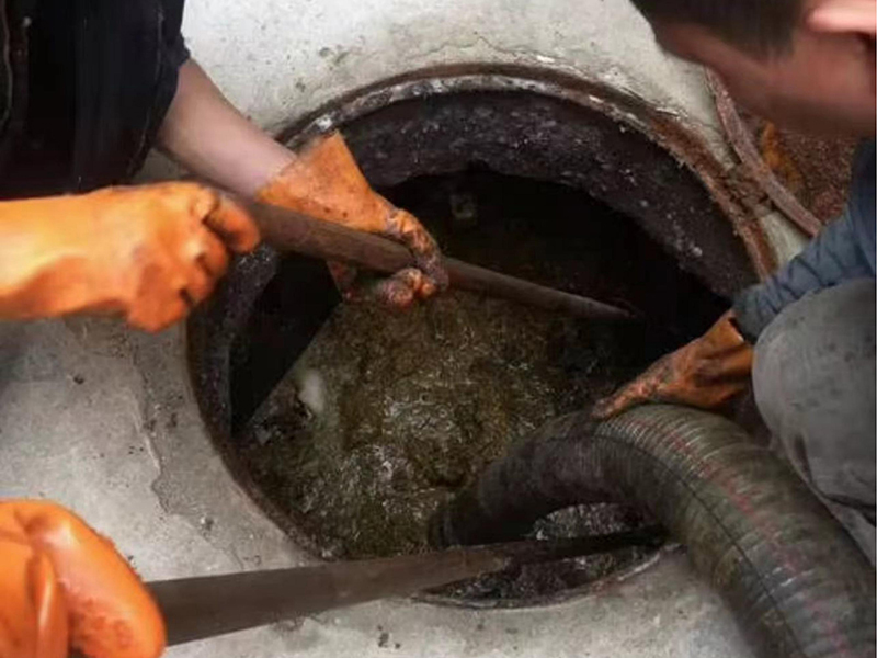 长阳清理化粪池时如何避免沼气的危害?